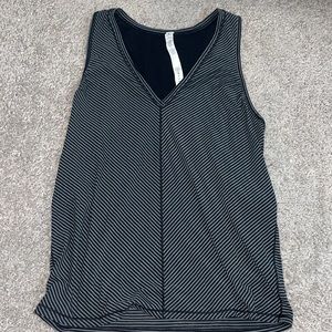 lululemon tank!!
